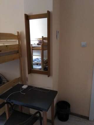 Хостелы Ginger House Пловдив Кровать в общем 6-местном номере для мужчин и женщин-3